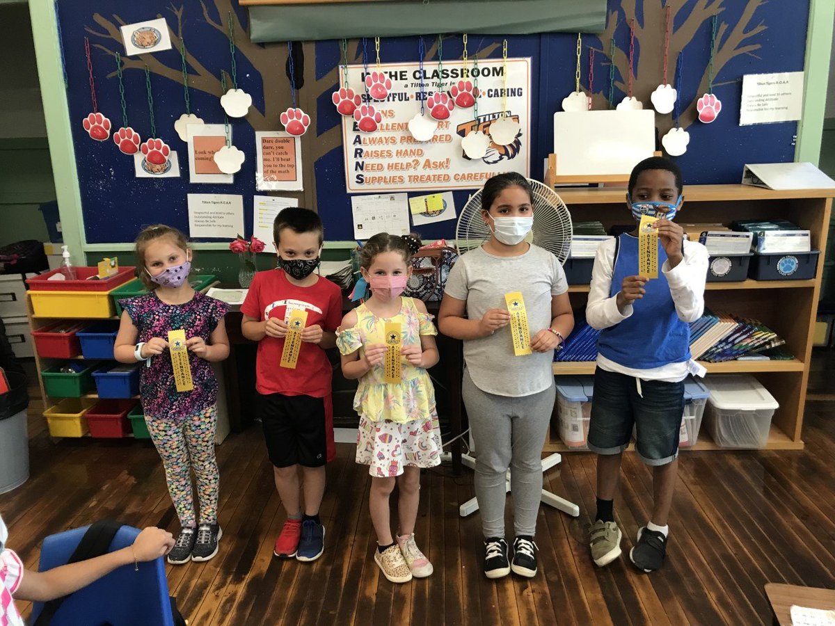 MrsPerrys_Class's tweet photo. Perfect attendance this whole year remotely or in person. Way to Go Tigers in room 106!🐯 https://t.co/dHnaGk7CJF