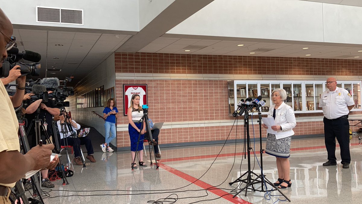 Jamie_Perez608's tweet photo. Winnebago county health dept. lifts 3-mile mask mandate around #Chemtool facility. However, particulate matter levels have increased but are still below federal levels. Levels of particulate matter on the ground still unknown. Residents in 1-mile radius not allowed home yet. https://t.co/2OfuwCkDhQ