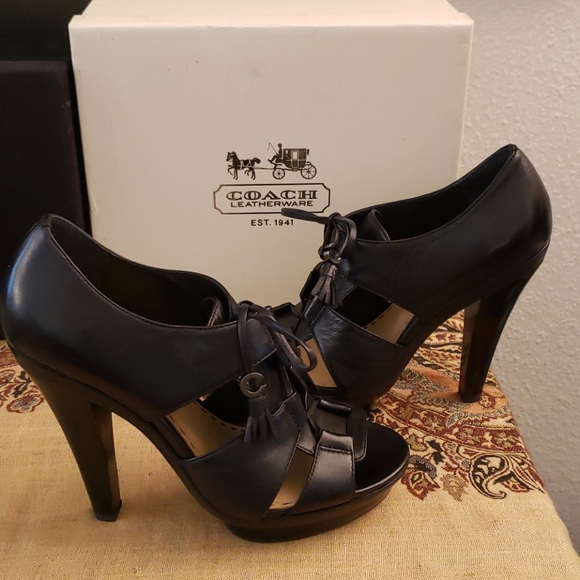 tmccoyusa's tweet photo. So good I had to share! Check out all the items I'm loving on @Poshmarkapp #poshmark #fashion #style #shopmycloset #coach #ugg #toryburch: https://t.co/YnOjYbl7oa https://t.co/GsBVT7U7aN