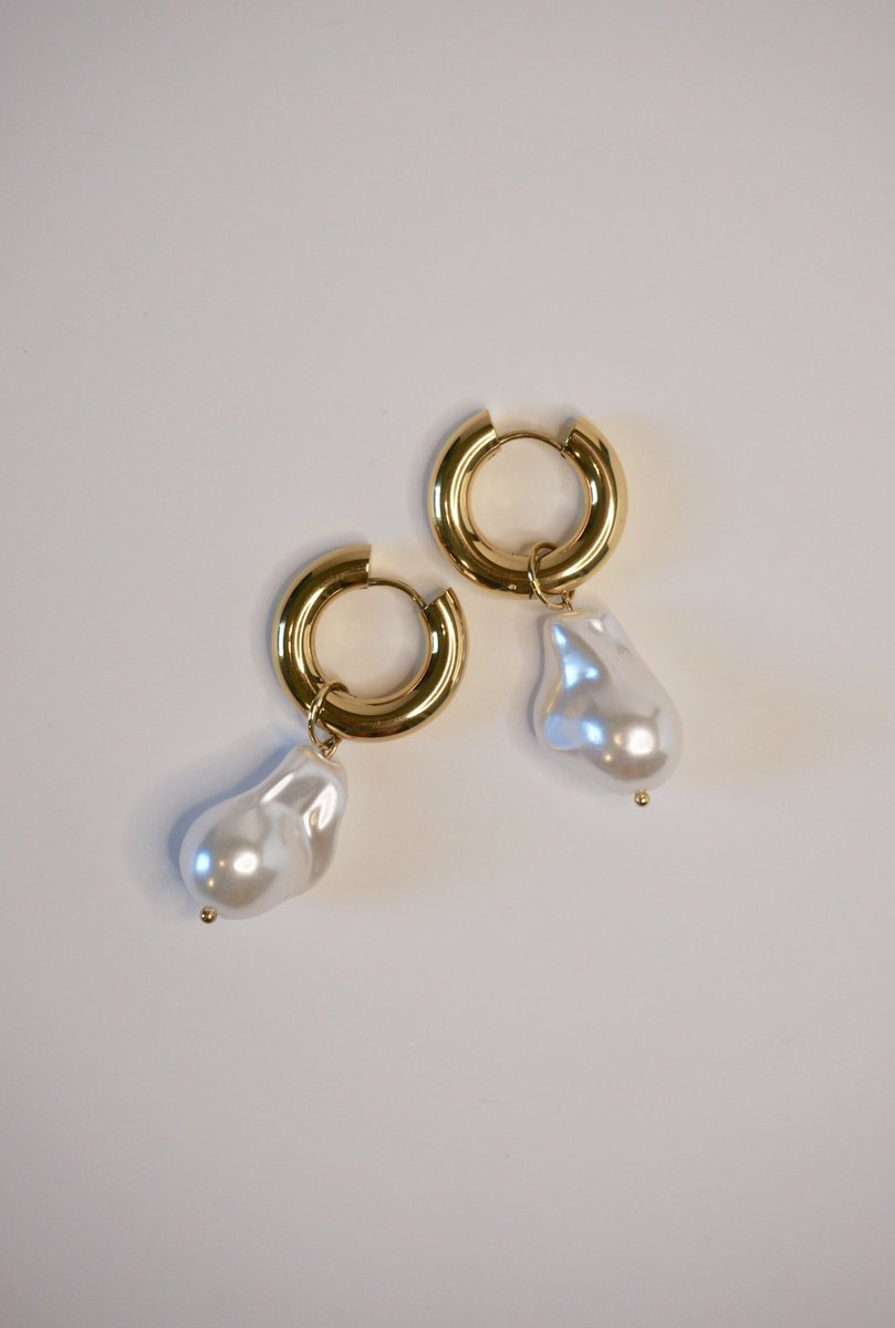 romemcelroy's tweet photo. New @_miro_designs earrings just dropped. Welcome Diana, Mina &amp; Kelsey 🤍✨
https://t.co/5XdA0LjixU https://t.co/FomHTyikzC