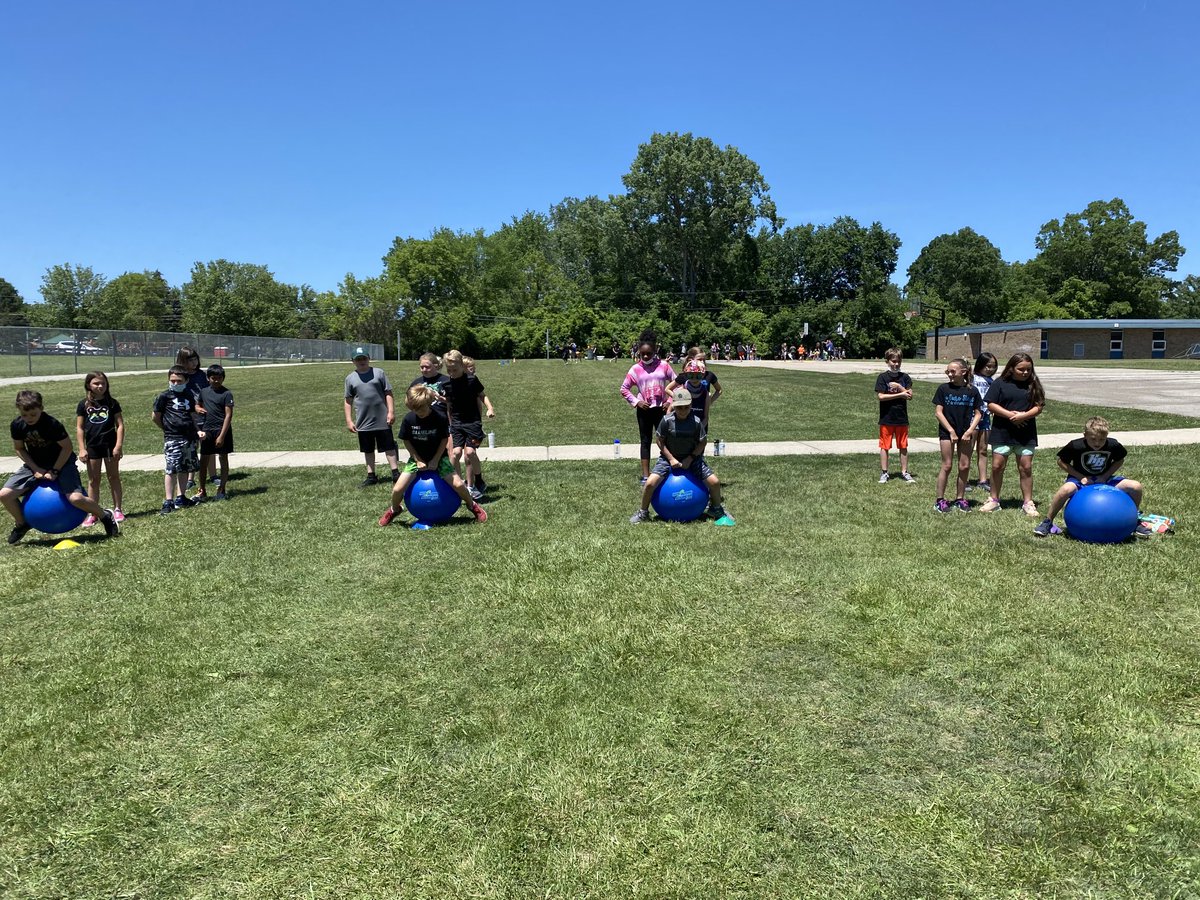 room31williams's tweet photo. Field Day Fun!! https://t.co/j2NDrA8AIQ