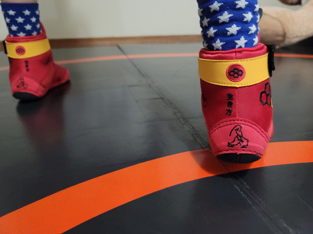 ClumsyNinjaKidd's tweet photo. Loving my new @the_rudis David Schultz #Samurai shoes!! Love the ankle pillows and the lightweight feel. I can feel everything in these when I'm on my edges. Need to break them in so can show them off at @USAWrestling Kids Nationals next week! #Grind #Five #teamKansas #freeco https://t.co/ioahIYa6II