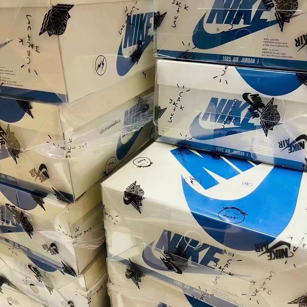 SoleRetriever's tweet photo. Travis Scott x Fragment x Jordan 1 Boxes 📦👀 https://t.co/rcgjOdi9Tp