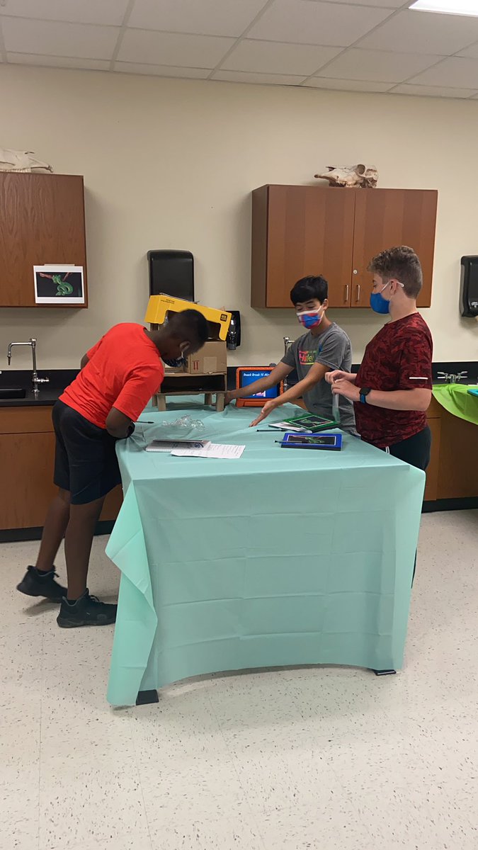 LParkerEdD's tweet photo. Taking a break @EMSISD #emsproud #stemcamp2021 #skilldevelopmemt #teamwork #creativity Then, of to create #dreamschool https://t.co/nlAE7hjG73