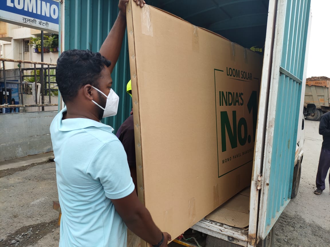 tulsibattery's tweet photo. @LoomSolar Shark 440 Watt Mono PV Module delivery to customer in Pune, Maharashtra. 
Delivery all over India. #LoomSolar https://t.co/uXDkd4vCkV