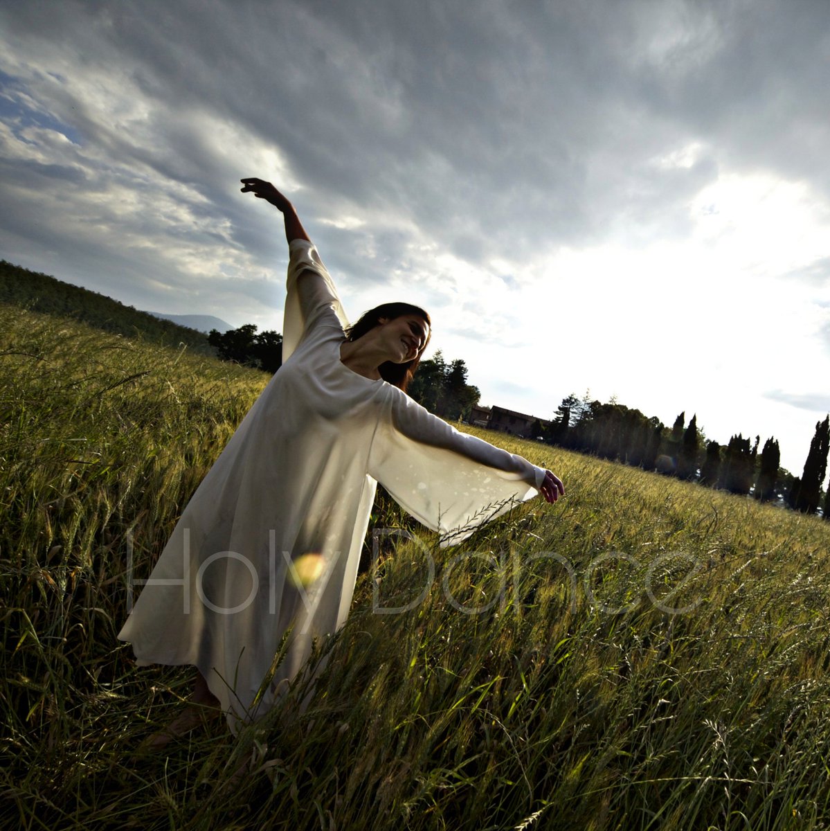 Holy_Dance's tweet photo. Quando danzo anticipo quel"già e non ancora",e ciò che provo quando danzo è impossibile spiegarlo a parole,altrimenti non esisterebbe la danza che senza parole trasmette l'indicibile
S𝑢𝑜𝑟 𝐴𝑛𝑛𝑎 𝑁𝑜𝑏𝑖𝑙𝑖, 𝑓𝑜𝑛𝑑𝑎𝑡𝑟𝑖𝑐𝑒 𝐻𝑜𝑙𝑦 𝐷𝑎𝑛𝑐𝑒
#Holydance #dance #Pray https://t.co/jbxnQUSaZI