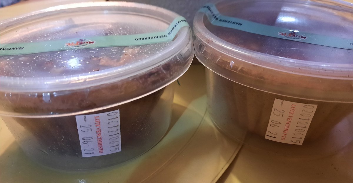 apsidalkat's tweet photo. Y volvimos a darnos un gustazo con los deliciosos #MufFits de @LalyGoyzueta que cuentan con su registro sanitario y vienen en 2 sabores: chocobanana y manzana con arándanos. Me he abastecido para varios días. No dejes de probar esa sana y deliciosa forma de engreimiento https://t.co/xiSLmwMP2G