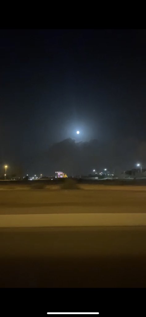 4orll2's tweet photo. "هل يأنس الليل محرومًا من القمر؟" https://t.co/lCYcsrJzQS