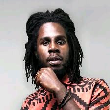NnKhy3's tweet photo. My fav artiste 👍👍.... He addresses the ill behaviours and the incompetencies of some of our leaders and present it with a danceable tune to feel irie .... Ease out 😎😎😎.... Bless up to ma role model ... Chronixx, the microphone official🎤🎤🎤🎶🎵 https://t.co/doEoSua10u