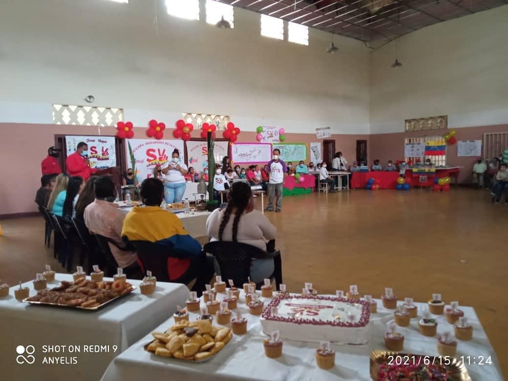 TACHIRAMISIONE1's tweet photo. Presentación de la Cartografia social en el Municipio #Ayacucho contando con la Participacion de todas las Brigadas del Territorio Trabajando para Brindar las protecciones Sociales del sistema de misiones y grandes Misiones del Estado.
@MervinMaldonad0 
@B3ND3CIDA 
@NicolasMaduro https://t.co/8fOGSjlZ6g