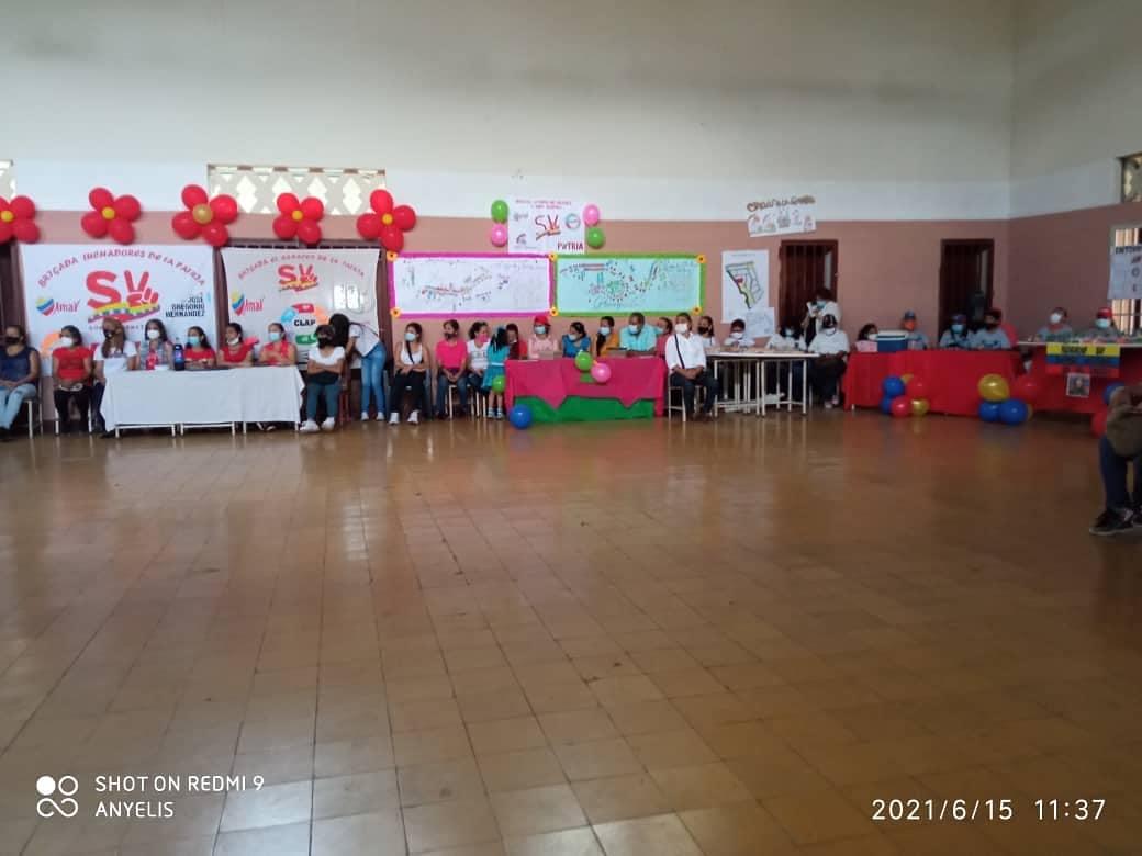 Presentación de la Cartografia social en el Municipio #Ayacucho contando con la Participacion de todas las Brigadas del Territorio Trabajando para Brindar las protecciones Sociales del sistema de misiones y grandes Misiones del Estado.
<a href="/MervinMaldonad0/">Mervin Maldonado</a> 
<a href="/B3ND3CIDA/">OLGA DIAZ</a> 
<a href="/NicolasMaduro/">Nicolás Maduro</a>