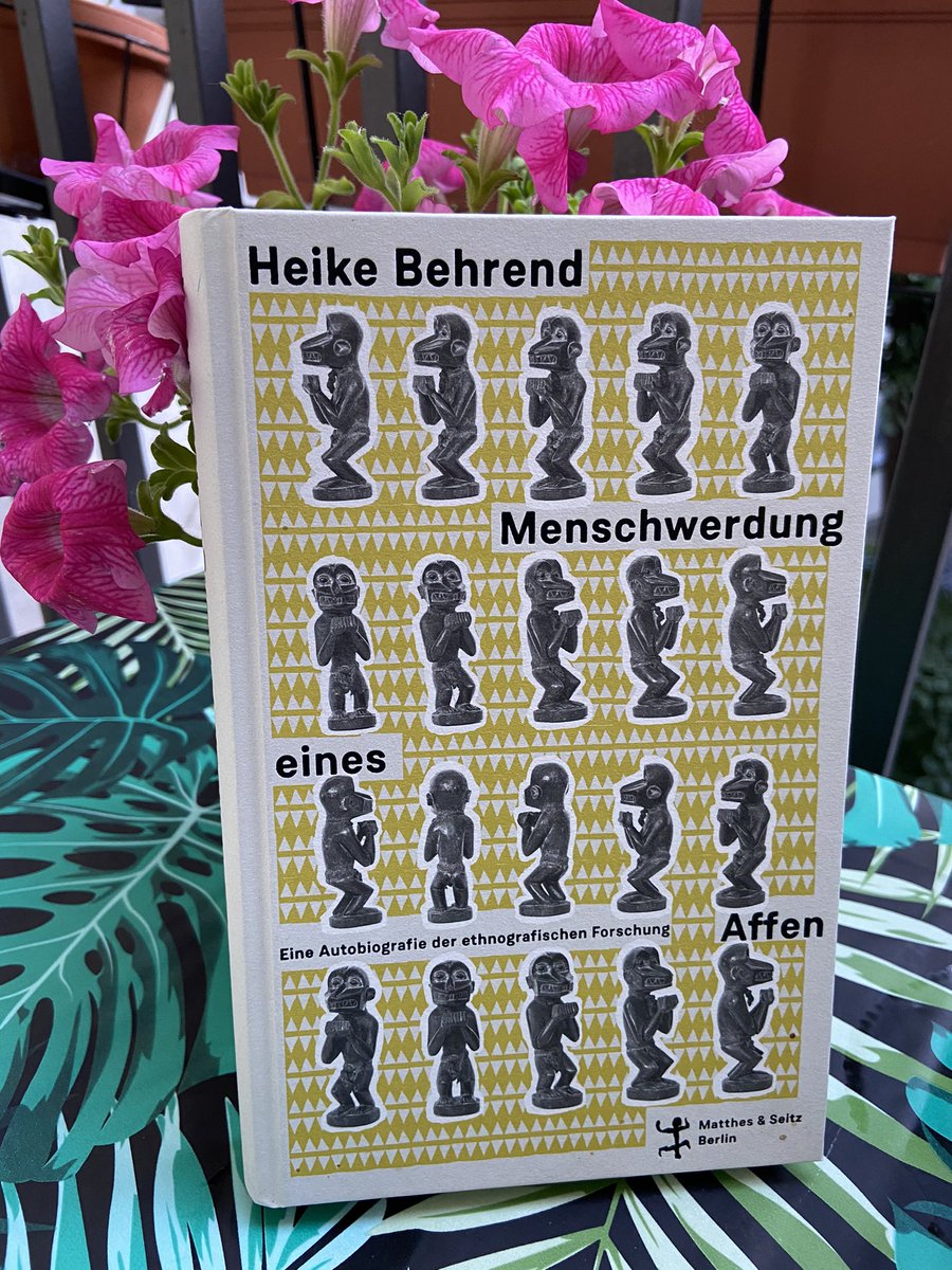 kerstinschankw1's tweet photo. Wenn man eine kaputte rechte Schulter hat und weder tippen noch schreiben kann, hat man plötzlich viel Zeit zum Lesen. Auf dieses Buch freue ich mich jetzt, gerade im Buchladen an der Ecke erstanden. #HeikeBehrend @sachbuchpreis @buchmesse https://t.co/sDSyuUtswF
