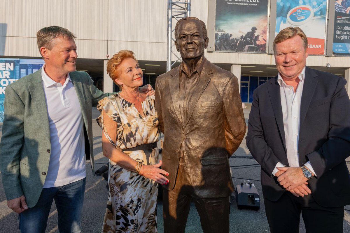 💚 Broers Erwin en Ronald Koeman onthulden vanavond onder toeziend oog van hun familie het standbeeld van vader Martin Koeman. 

➡ bit.ly/StandbeeldKoem…

#FCG50jaar #trotsvanhetnoorden
