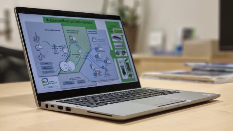 Am 6⃣. Juli starten die <a href="/HZwo_Sachsen/">HZwo Wasserstoffland Sachsen</a>-#Transferworkshops zu den Themen #Brennstoffzelle #Elektrolyseure #Zellkomponenten #Bipolarplatten #Stacks #Speichertechnologien
<a href="/Hydrogen_Lab_GR/">Hydrogen Lab Görlitz</a> <a href="/Fraunhofer/">Fraunhofer-Gesellschaft</a> <a href="/Sachsen1828/">Industrieverein Sachsen 1828 e.V.</a> @FraunhoferVP
Alle weiteren Termine hier: hzwo.eu/veranstaltunge…