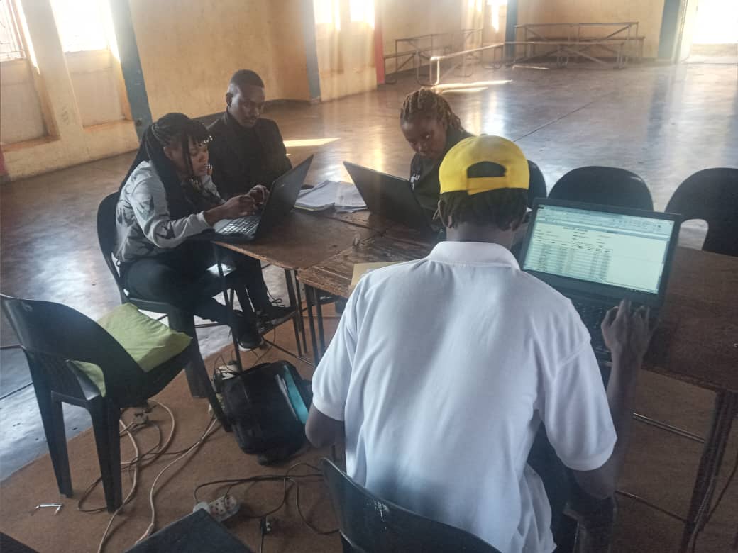 TendaiChirau's tweet photo. *ZANU PF HARARE PROVINCE DCC 3 EXECUTIVE EMBARKS ON A DIGITAL DATA CAPTURING EXERCISE FOR THEIR MEMBERS*

#Musangano Kumasero
#Register To Vote
#Five million Votes for ED@zanupf_patriots @ZANU_PF_YL @ZANUPF_Official https://t.co/zIN96TpXid