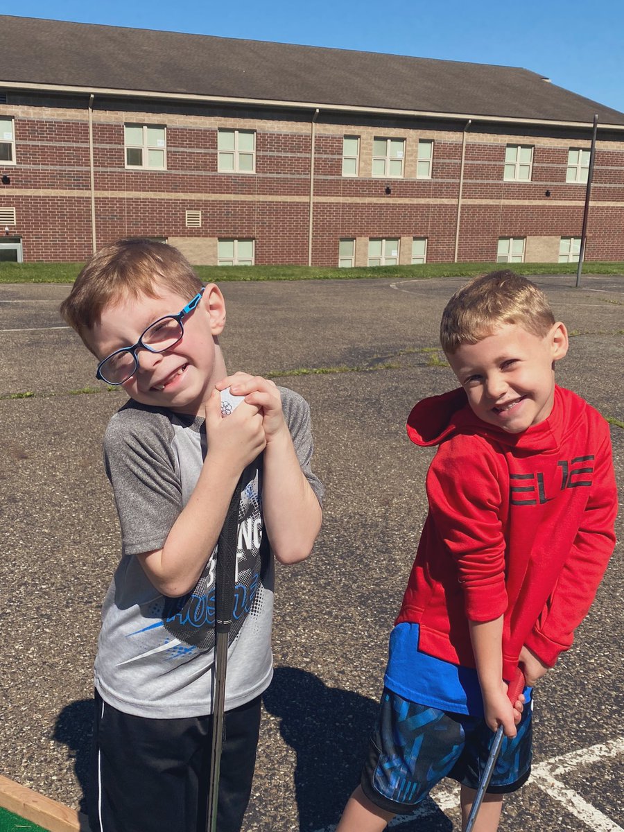 1stgradefollie's tweet photo. Mini golf was a HIT ⛳️ today at @21stBobcats Cats Camp! @Cambridge_CS https://t.co/UD4hmNygxr