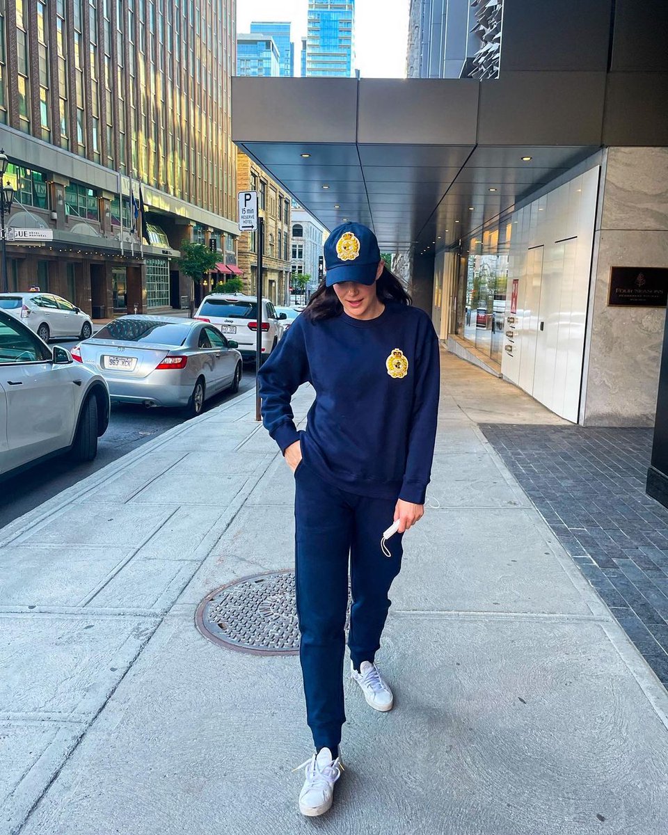 Cool vibes only.... 😎✌️
<a href="/tessavirtue/">Tessa Virtue</a> <a href="/AlfredSung1980/">ALFRED SUNG</a> 
IG: instagram.com/p/CQMR7X_DJn3/…