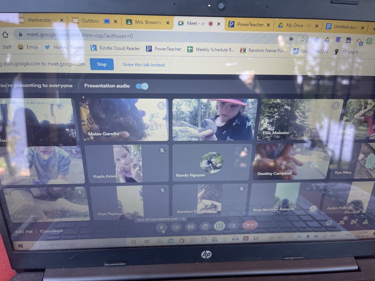 Ss loved doing an outdoor whole group scavenger hunt today during Phys Ed! Here they are bringing 5 cool rocks to their screens 🌱🪨 ⁦<a href="/tldsbremoteelem/">TLDSB Learn at Home Elementary School</a>⁩ #outdoorlearning #feedallfour