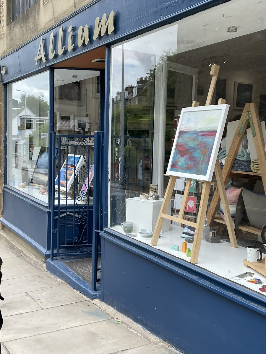 ScottieSketchCo's tweet photo. This morning I went for a lovely brunch and stroll in South Queensferry whilst dropping off more stock at Allium Gallery 🌻 I highly recommend a visit!
#edinburgh #southqueensferry https://t.co/pWYXOYJ9RC