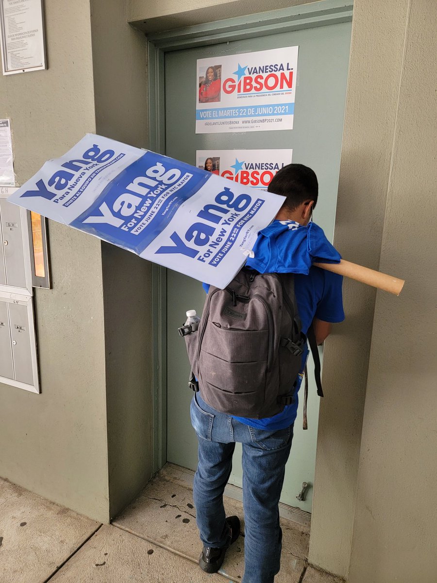 On our way to the rally to cheer <a href="/AndrewYang/">Andrew Yang🧢⬆️🇺🇸</a> for the last debate! #VoteYang