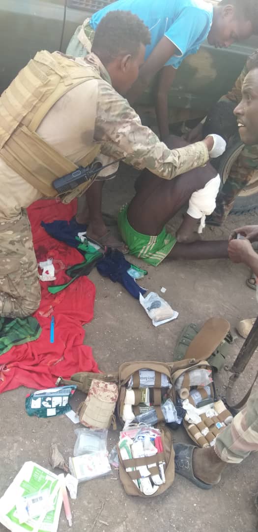 RadioSna's tweet photo. The Special Forces of the #Somali National Army #SNA have provided medical assistance to civilians traveling between #Number60 and #Awdhegle districts where #AlShabaab militants detonated a landmine on the road.@US2SOMALIA @UKinSomalia @TheVillaSomalia @SomaliPM https://t.co/EDVOBMKN9H