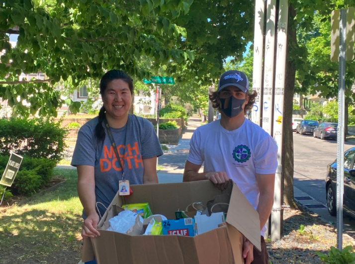 A special thank you to the boys lacrosse team The Blake School for the donation of healthy snacks for mobile outreach! <a href="/LifeatBlake/">The Blake School</a>
