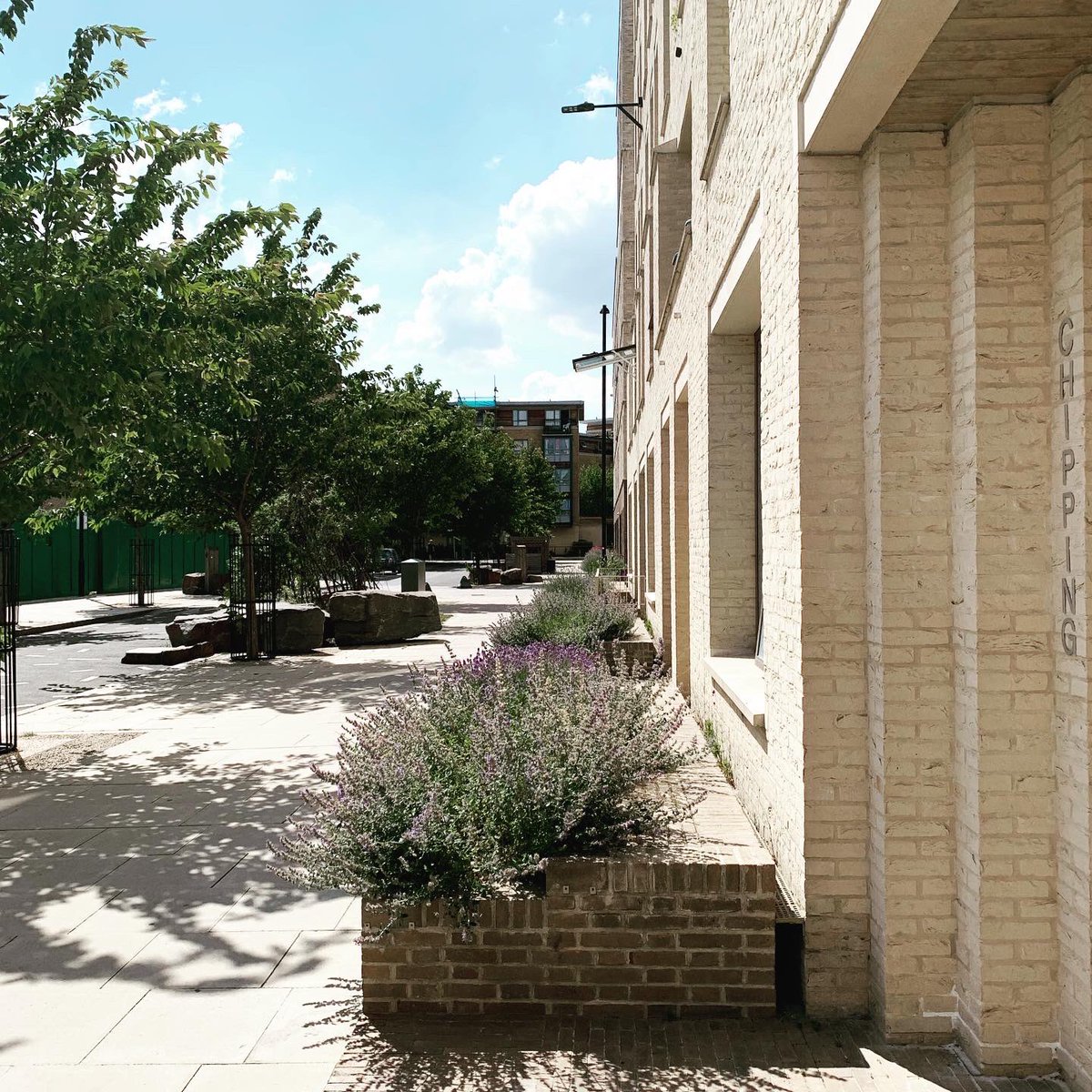kierenmajhail's tweet photo. Estate renewal done well! Tenure blind high quality homes, communal gardens and public realm #colville #kingscrescent estate - visit with the boss π https://t.co/9qpzjWo0Nu