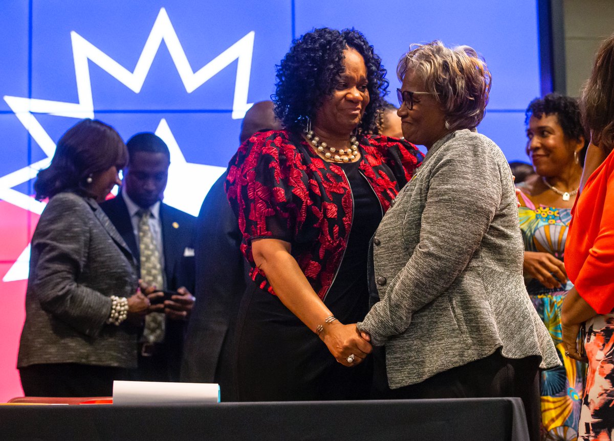justinlfowler's tweet photo. Illinois Gov. JB Pritzker signs the bill making Juneteenth an official state holiday in Illinois during a ceremony at the Abraham Lincoln Presidential Library in Springfield, Ill. PHOTOS -> https://t.co/DXF1iehYv8 https://t.co/0VbFRxfnCp