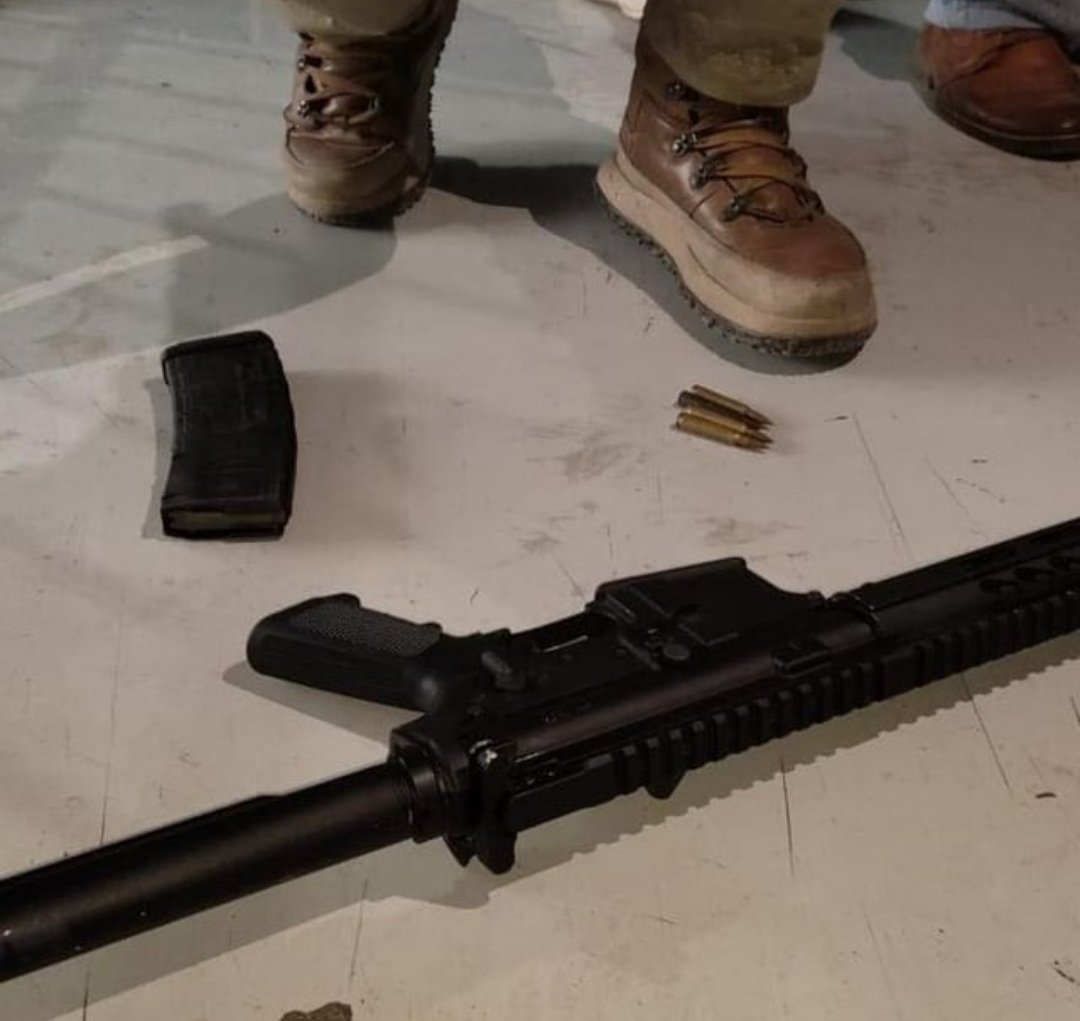luisantonio_r's tweet photo. DE IMPACTO. Tuvo que entrar la comandante de la @PoliciaEcuador, Tanya Varela,  y verificar celda por celda para darse cuenta de que la Penitenciaría ya es un lugar donde se fabrican armas. Los ppl's habían construido casuchas tipo garitas desde donde administraban delito https://t.co/MXZpgUrLwo