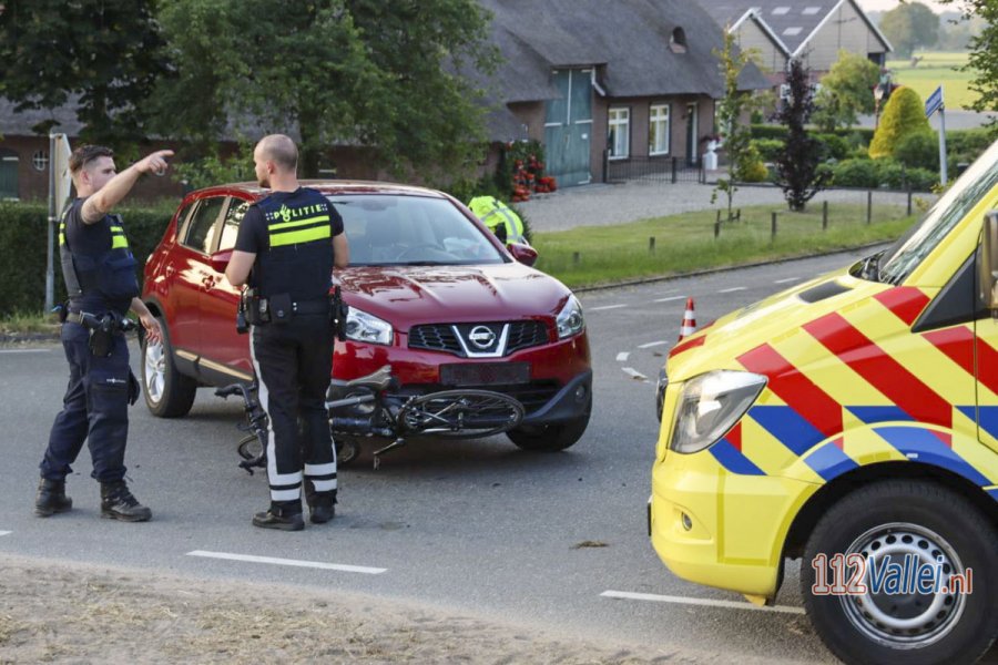 Wielrenner gewond bij aanrijding met personenauto op de Biesbosserweg in #Renswoude. 112Vallei.