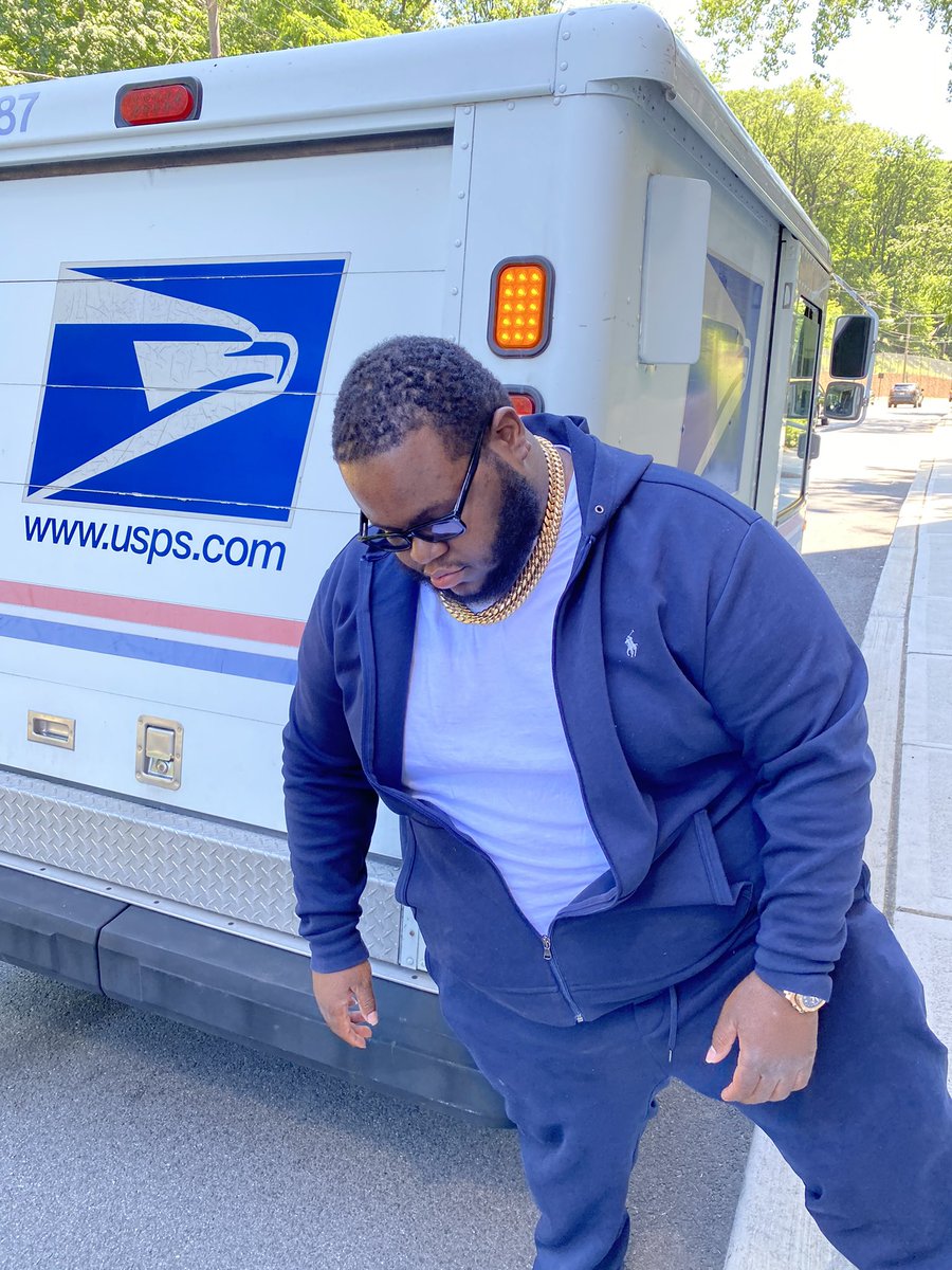 BfbDaPackman's tweet photo. My supervisor pissed me off yesterday so I came to work today with double her Salary on my neck and wrist 😉🍩🍩🍩
#FatNiggasNeedLoveToo💔 https://t.co/xtgJbUXJuK