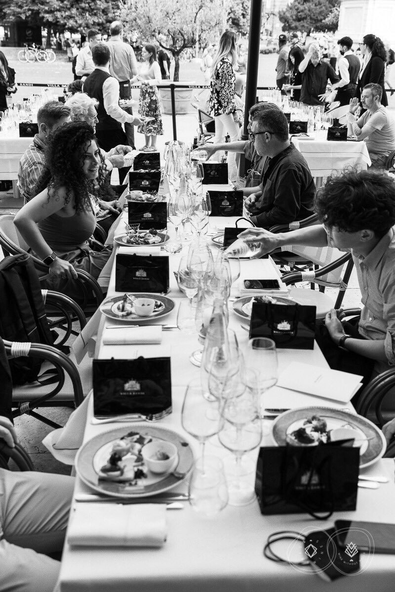 5StarWines's tweet image. After the first intense day of tasting, the judges are now having dinner together: the happiness and the pleasure of finally being together... These shots tell their own story.| #5StarWines2021 #winewithoutwalls2021 #afterworkfun #verona #veronaitaly #veronacentro #arenadiverona