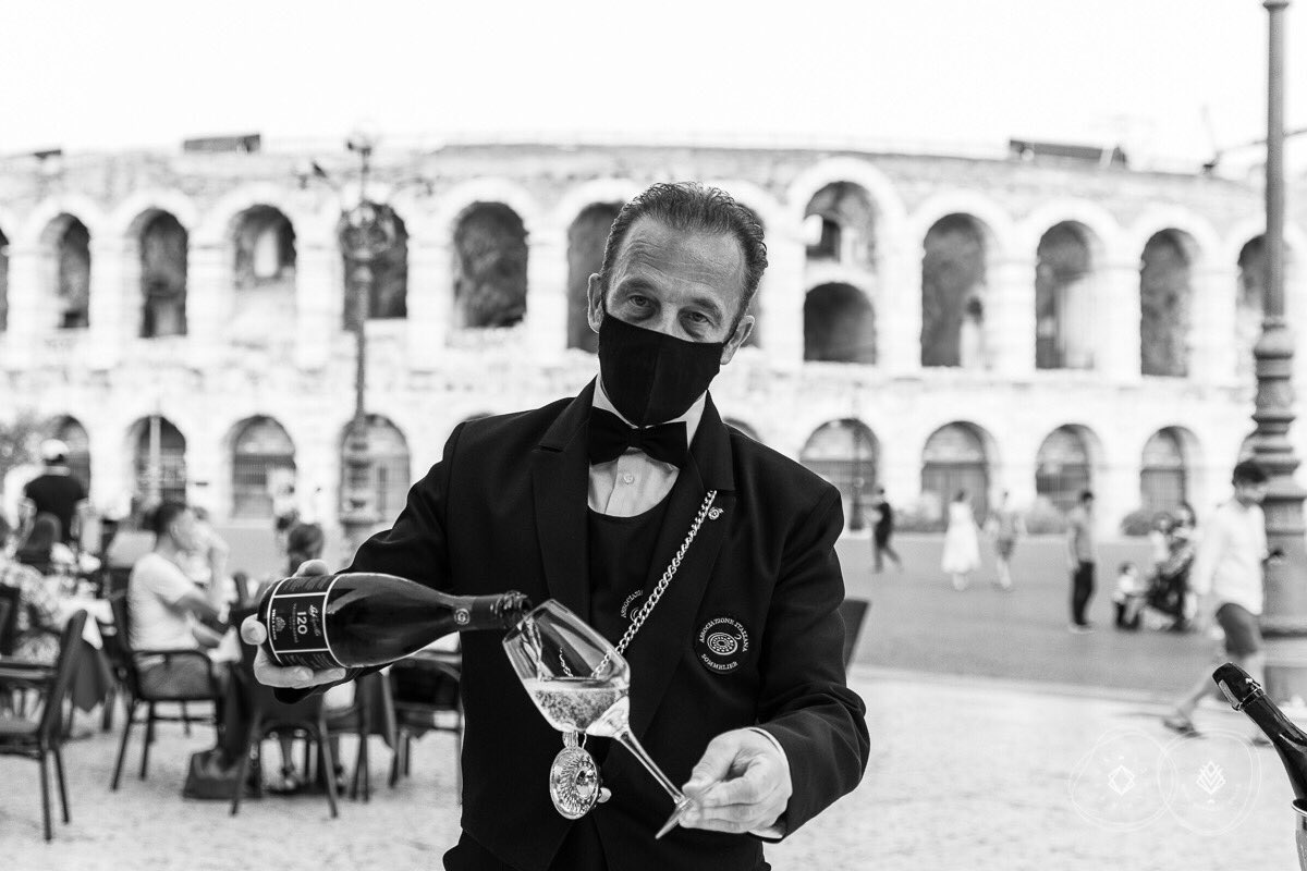 5StarWines's tweet image. After the first intense day of tasting, the judges are now having dinner together: the happiness and the pleasure of finally being together... These shots tell their own story.| #5StarWines2021 #winewithoutwalls2021 #afterworkfun #verona #veronaitaly #veronacentro #arenadiverona