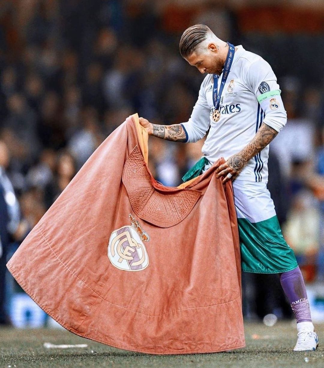 Sergio Ramos  E4BzgoQUcAQ_Si0?format=jpg&name=large