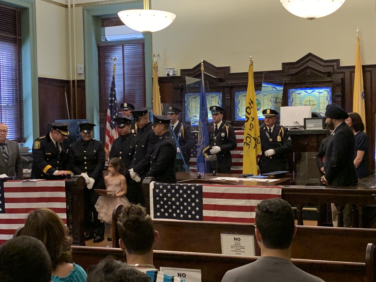 Congratulations to our newest editions PO Arebalo, PO Font, PO Losurdo &amp; PO Soto! Welcome to the family🖤💙