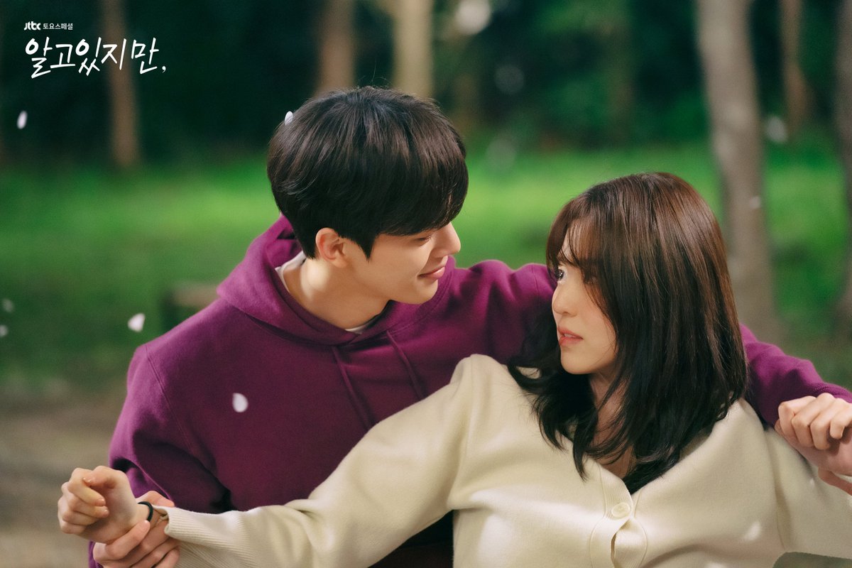 jtbclove's tweet photo. '단짠'연애에 아찔한 매운맛 한~스푼🎯🙉🔥
하이퍼리얼 로맨스 <#알고있지만,>
💚첫 방송 𝗗-𝟮💜

𝟲월 𝟭𝟵일 토요일 밤 𝟭𝟭시에 함께 해요~🦋
#JTBC #토요스페셜 #송강 #한소희 #박재언 #유나비 https://t.co/4ubZRYn5eo