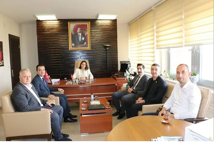 spoyder's tweet photo. Gençlik ve Spor Bakanlığı Spor Eğitimi ve Araştırmaları Daire Başkanı Şükrü YILMAZ beraberindeki heyet ile birlikte, Ankara Üniversitesi Spor Bilimleri Fakültesi Dekanı Prof.Dr. Semiyha TUNCEL' i  makamında ziyaret etti. https://t.co/JZtm6YpA5f
