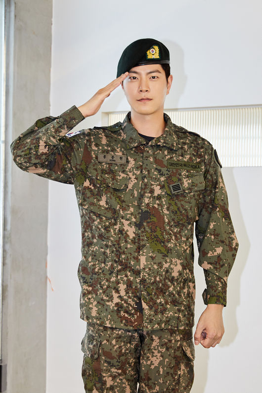 bHongRed's tweet photo. 홍종현, 오늘(17일) 전역 “군생활 잘 마치고 무사히 전역했다”[공식] (출처 : OSEN | 네이버 TV연예) https://t.co/J6xSTqnEQY https://t.co/VeENW12a4x