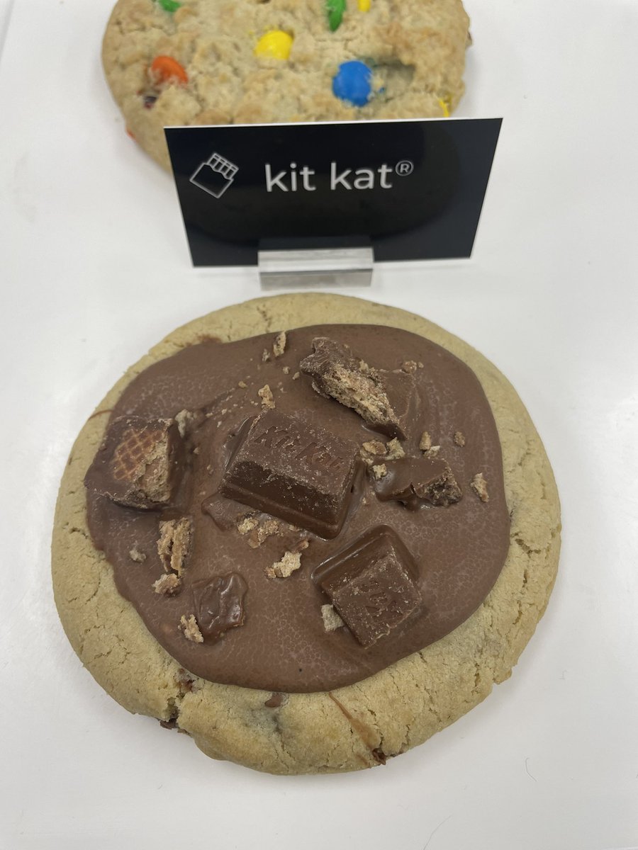 NewsyBarron's tweet photo. Been averaging one leaving-of-the-house a day. Today, I faced 113-degree (dry) heat for this mouthwatering Kit Kat concoction at @CrumblCookies. Worth it. 🍪 https://t.co/8dLs1UztJ0