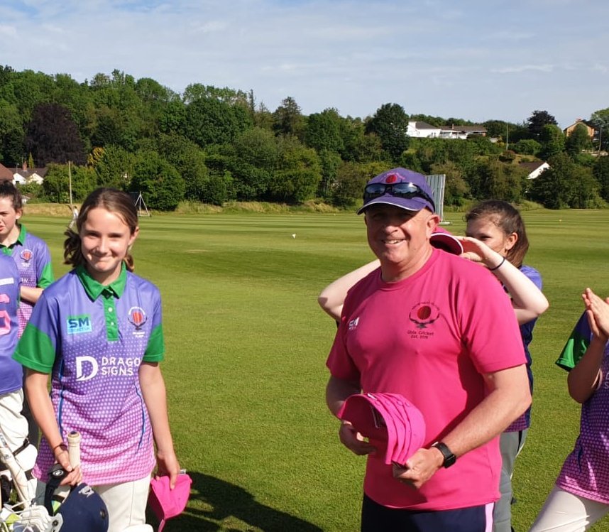 Jess <a href="/AbergavennyCC/">AbergavennyCC 🏏🏏🏏</a> receives her <a href="/SWFalcons2019/">South Wales Falcons Girls Cricket Team</a> cap from coach <a href="/JonMatthews70/">Jonathan Matthews</a> before today's game.

Welcome to the Falcons' Family. Many thanks to our sponsors <a href="/Dragon_Signs/">Dragon Signs</a>  &amp; Usk Properties  for providing the girls with the caps and shirts. #falconsfamily @SMCricketUK