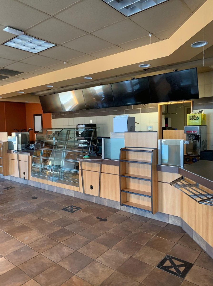 BexsonConstruct's tweet photo. We are thrilled to be doing this extensive renovation... You won't be entering this building anymore for a "donut 🍩"... however this amazing company can put a different kind of "circle 💍" in your life! This is the soon be the new location for Richardson's Jewellery! https://t.co/c1328tWTF2
