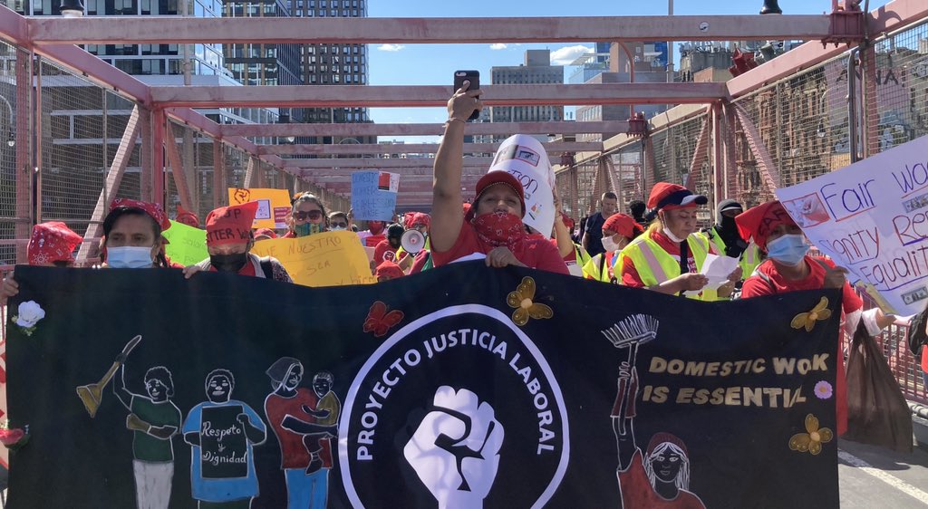 workersjusticep's tweet photo. BREAKING: #NYCDomesticWorkers shut down Williamsburg Bridge on #InternationalDomesticWorkersDay to demand respect , safer workplace and dignified wages as essential workers. #Domesticworkers are #EssentialWorkers - @workersjusticep https://t.co/bQjoUtSNeH