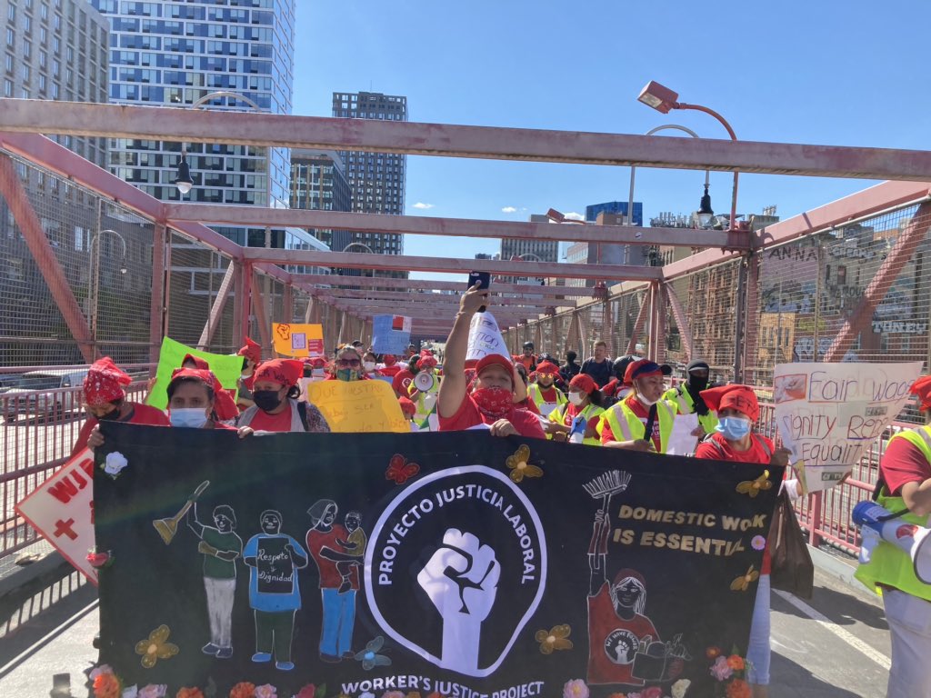 workersjusticep's tweet photo. BREAKING: #NYCDomesticWorkers shut down Williamsburg Bridge on #InternationalDomesticWorkersDay to demand respect , safer workplace and dignified wages as essential workers. #Domesticworkers are #EssentialWorkers - @workersjusticep https://t.co/bQjoUtSNeH