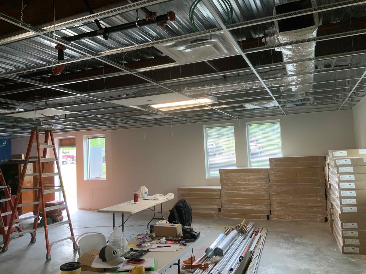 LNBstudio's tweet photo. This 6,344-square-foot tenant remodel and finish project for SIUE School of Medicine's residency program has come a long way these past few weeks! It'll be ready for primary care residents in July. https://t.co/cAvvYDEPXV