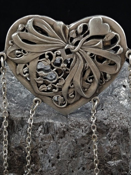 PewterSheldon's tweet photo. ★★★★★ "This is an attractive, sturdy chatelaine. I'm building a collection of sewing pieces to hang from it: scissors, pin/needle holder, thimble holder plus a small pendant watch, all to hang at my waist on my docent costume. https://t.co/zPFZkBvcKZ https://t.co/LIkB22wfWY
