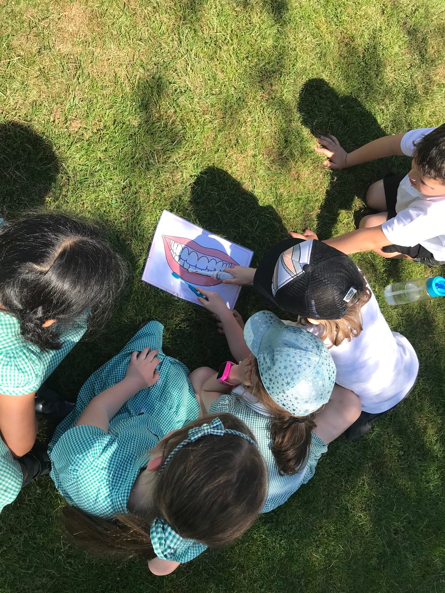 SnakesClass's tweet image. Thank you Mrs Clarke for coming in this afternoon to teach us how to take care of our teeth 🦷 🪥 @SquirrelMonk9