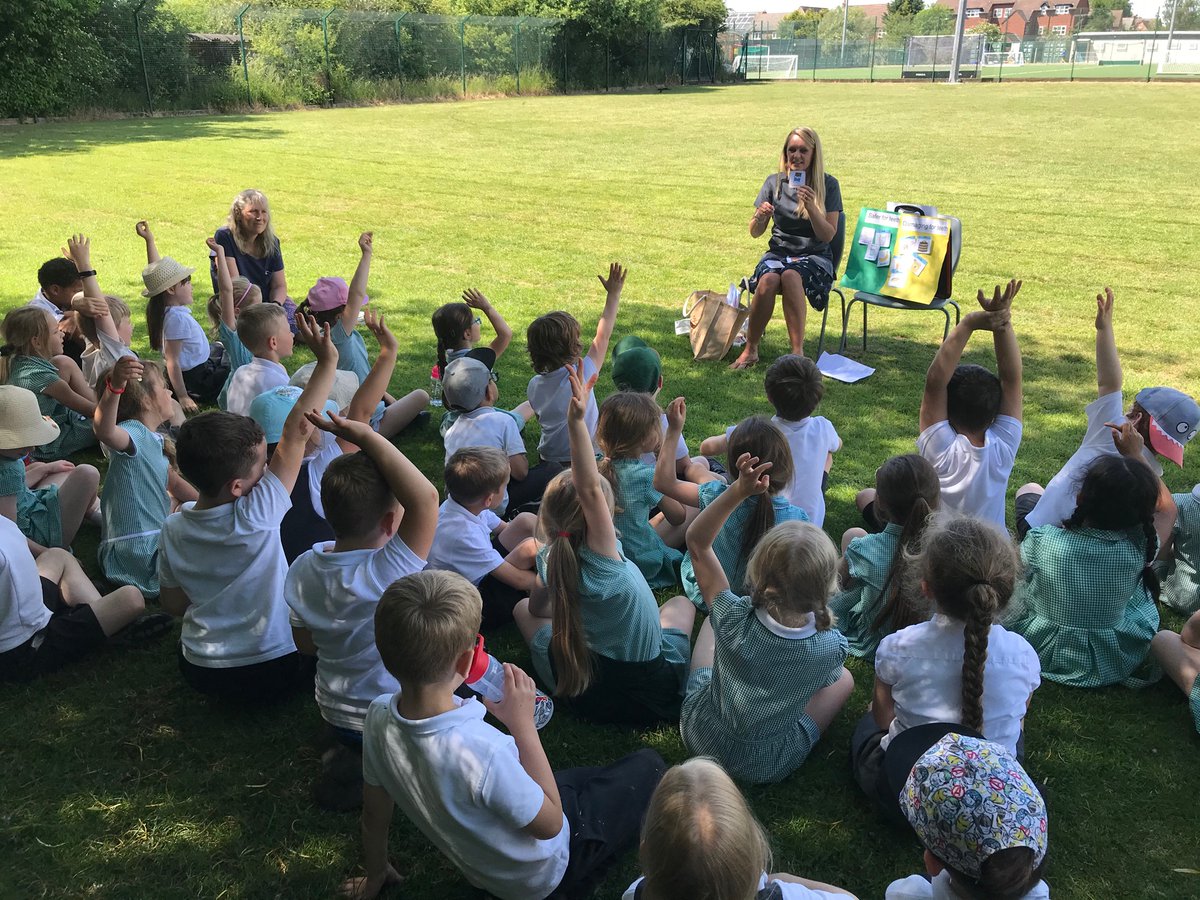 SnakesClass's tweet image. Thank you Mrs Clarke for coming in this afternoon to teach us how to take care of our teeth 🦷 🪥 @SquirrelMonk9