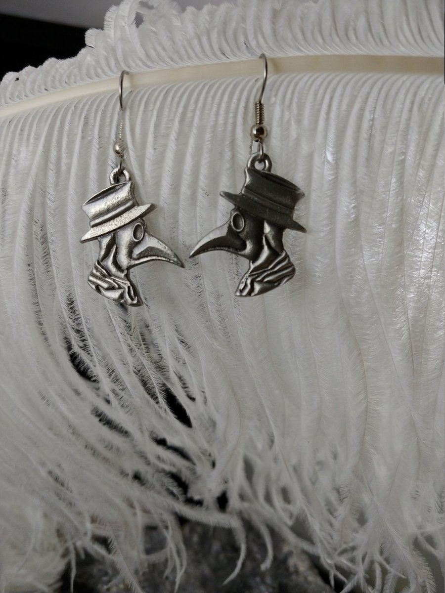 PewterSheldon's tweet photo. Quality recognized ★★★★★ "Amazing. Worth way more then the price!" Kaidence https://t.co/dKlIYgHzYf #etsy #pewter #pewterearrings #plaguedoctor #pewterplaguedoctor #sheldonpewter https://t.co/wxiqJkNJWD