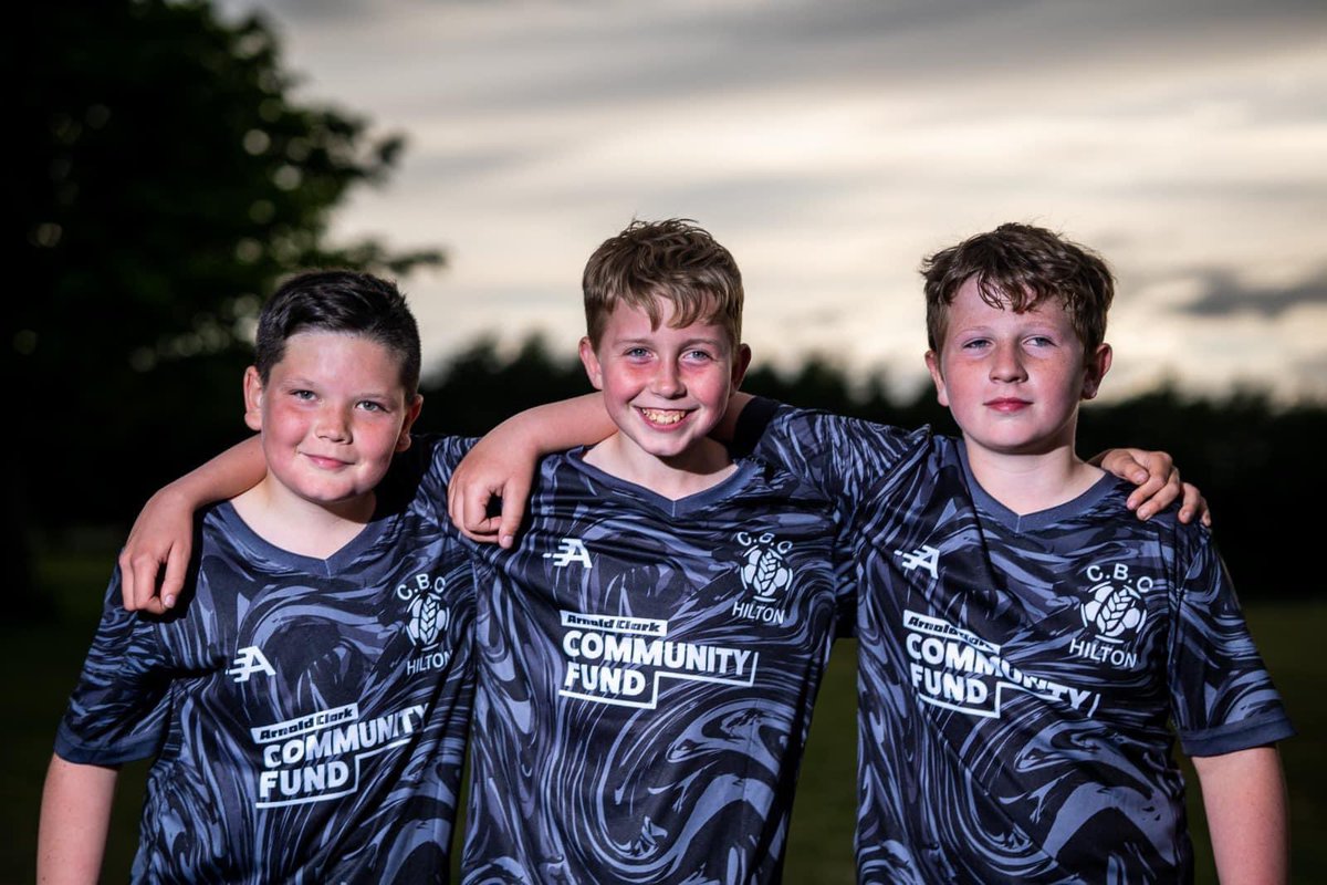The team sporting their new away kit supplied by <a href="/appin_sports/">Appin Sports Football</a> and sponsored by <a href="/ArnoldClark/">Arnold Clark</a> #ArnoldClarkCommunityFund