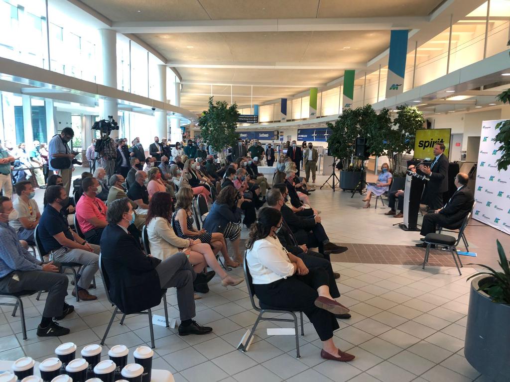 SpiritAirlines's tweet photo. Letβs GO somewhere NEW! Weβre excited to announce weβre bringing #MoreGo to New Hampshire with 4 nonstop flights from @flymanchester to sunny Florida! Nonstop service begins October 7, 2021. Get ready to #LiveFreeAndFly! #FlyMHT #LiveFreeSpirit #MoreGrow https://t.co/gIx5ANIOhu